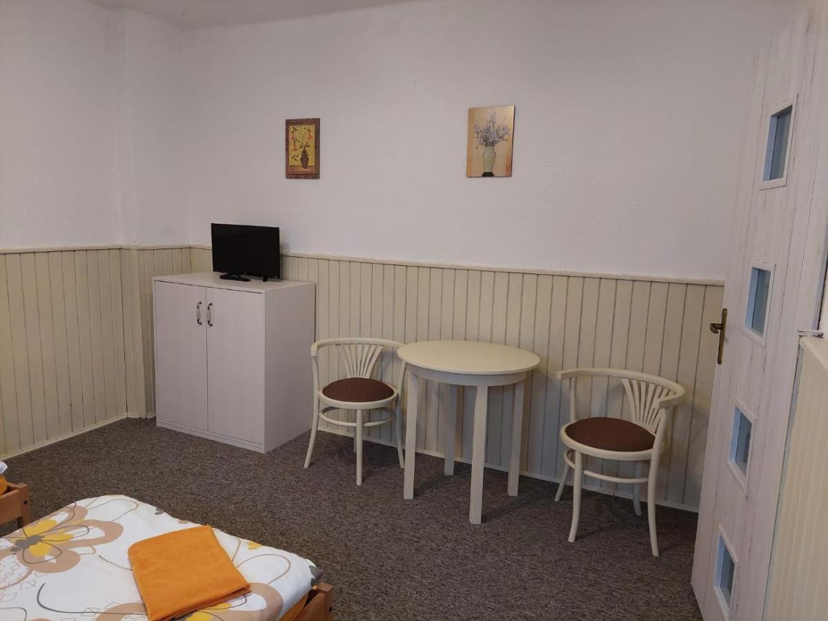 Penzion Mansky Dvur Dolni Zandov エクステリア 写真